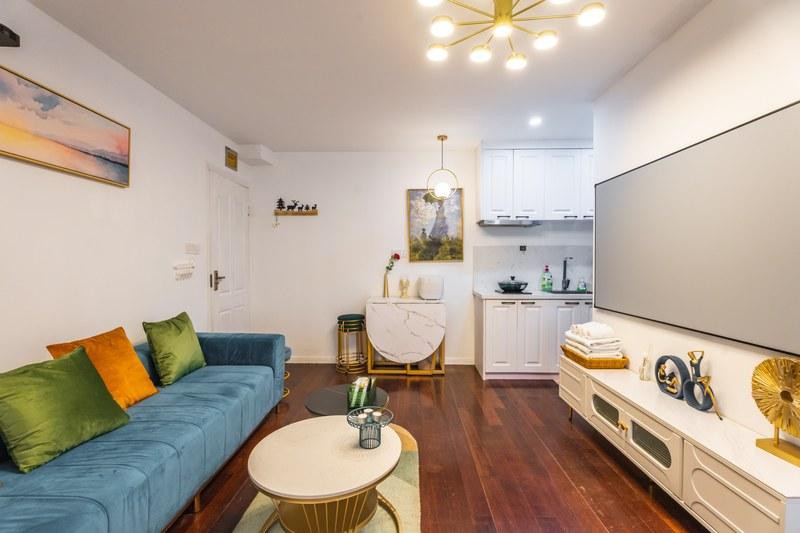 ［醒家民宿1213］南京西路恒隆广场 地铁枢纽旁2居家庭影院套房