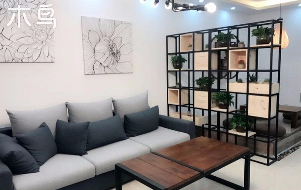 南门外地铁旁现代豪华三居室