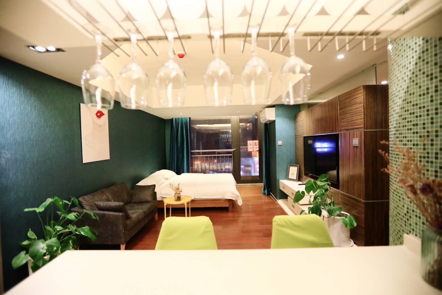 紧邻栈桥风景区 精品两居公寓