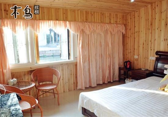 东栅景区内时光机客栈临河大床房